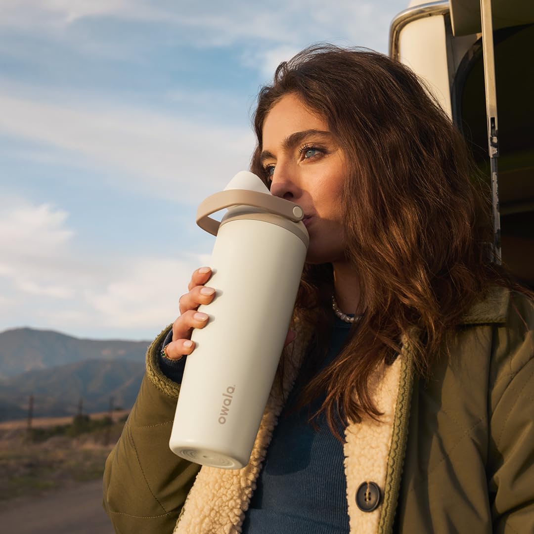 Owala Botella de Acero Inoxidable FreeSip Sway (30 oz / Tan)