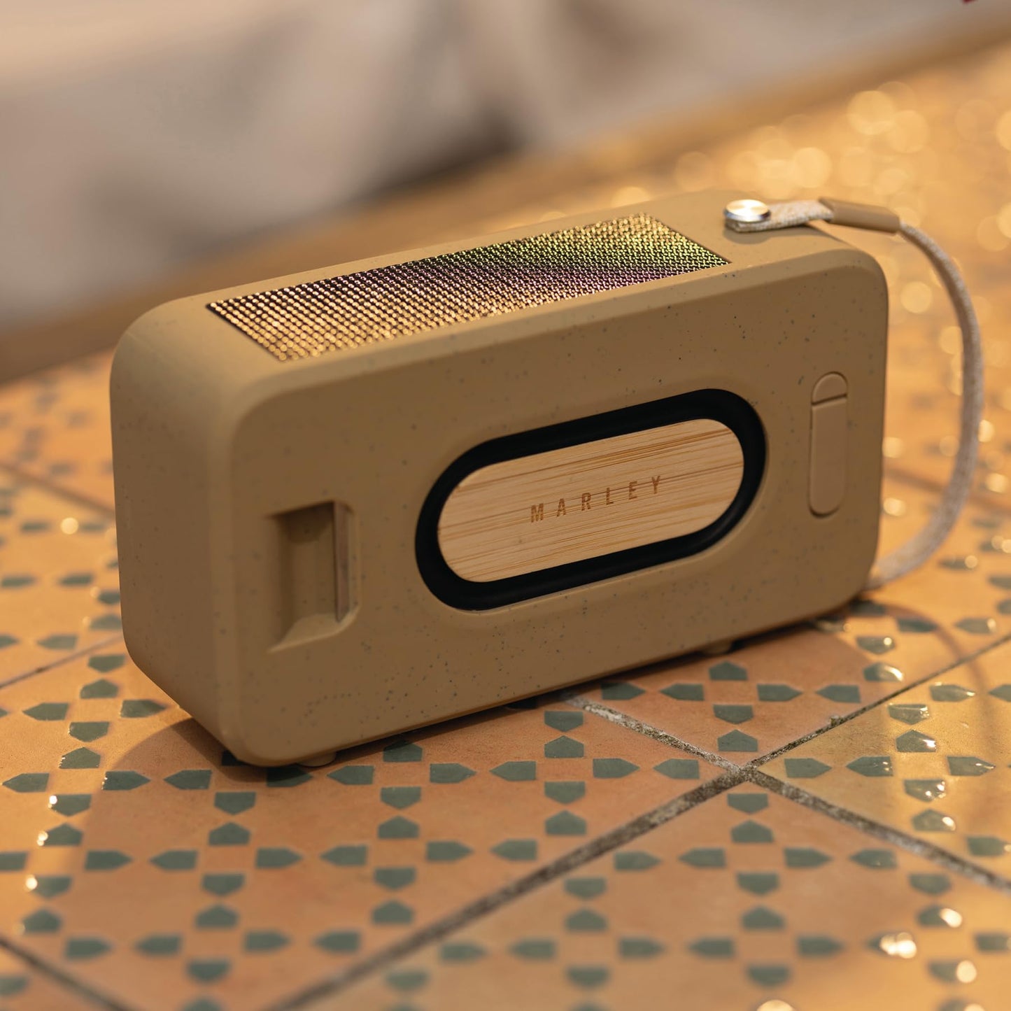 House of Marley Rise Up Altavoz Bluetooth Solar (Negro Característico)