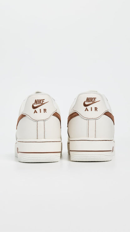 Nike Men's Air Force 1 '07 Lv8 Ess+ Sneakers, Ivory/Saddle Brown