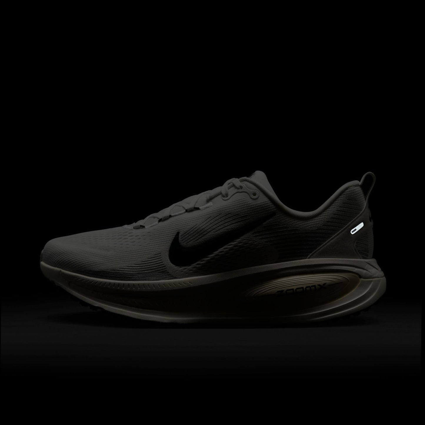 Nike Mens Vomero 18 Summit White/Black/Coconut Milk