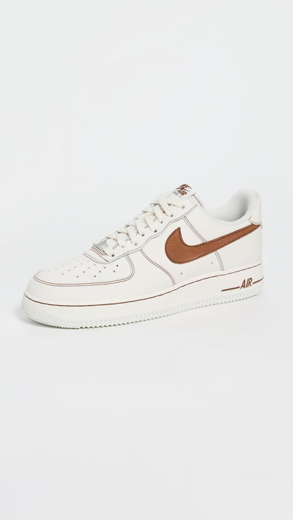 Nike Men's Air Force 1 '07 Lv8 Ess+ Sneakers, Ivory/Saddle Brown