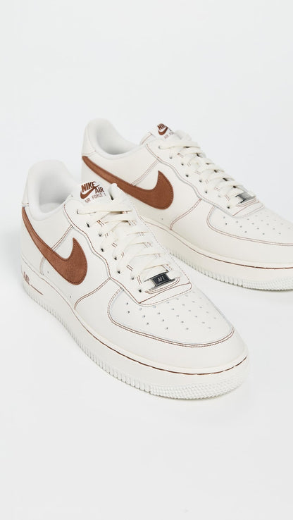 Nike Men's Air Force 1 '07 Lv8 Ess+ Sneakers, Ivory/Saddle Brown