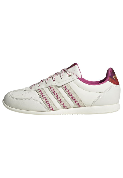 adidas Women's Barreda Low, Off White/Off White/Bahia Magenta