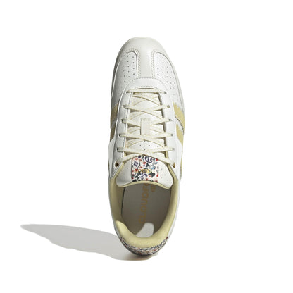 adidas Women's Barreda Low, White/Powder Yellow