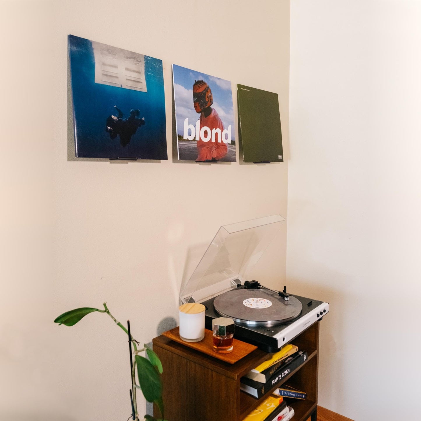 Modern JP Soportes de Pared Adhesivos para Vinilos (Paquete de 8 / Negro)