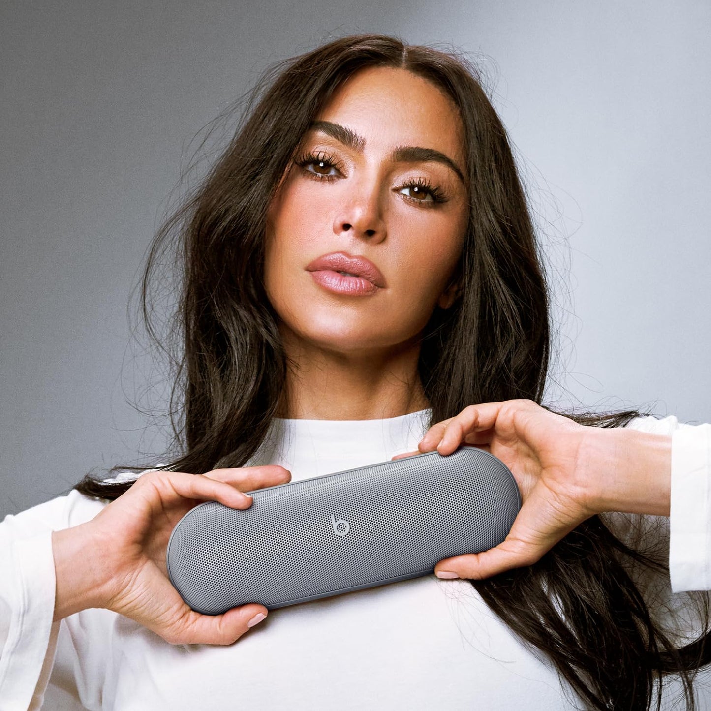 Beats Pill x Kim Kardashian Altavoz Inalámbrico con Bluetooth (Gris Oscuro)
