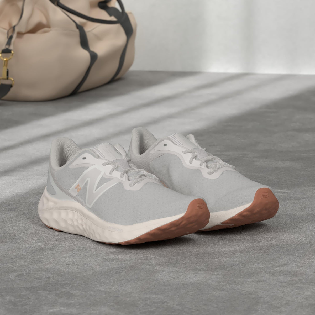 New Balance Women's Fresh Foam Arishi V4 Running Shoe, Summer Fog/Nimbus Cloud/Light Gold Metallic