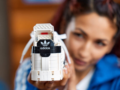 LEGO Kit de Construcción Zapatilla Adidas Originals Superstar 10282 (731 Piezas)