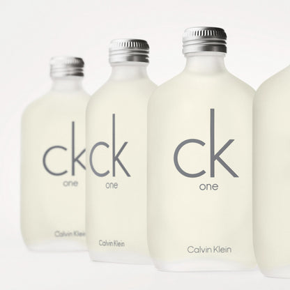 Calvin Klein Set de Regalo CK One de 4 Piezas (6.7 oz, 0.5 oz, 6.7 oz y 3.3 oz / EDT)
