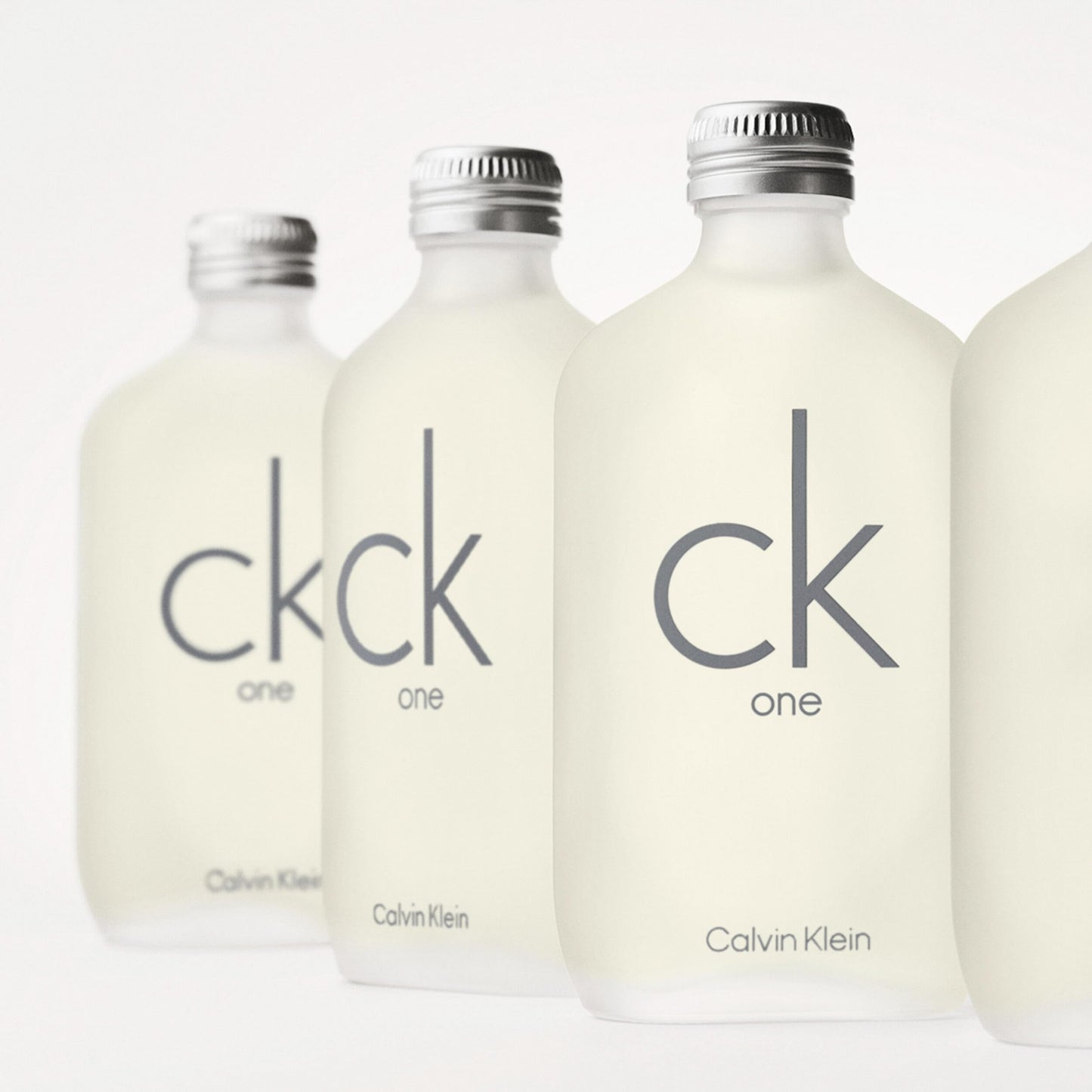 Calvin Klein Set de Regalo CK One de 2 Piezas (3.3 oz y 5 oz / EDT)
