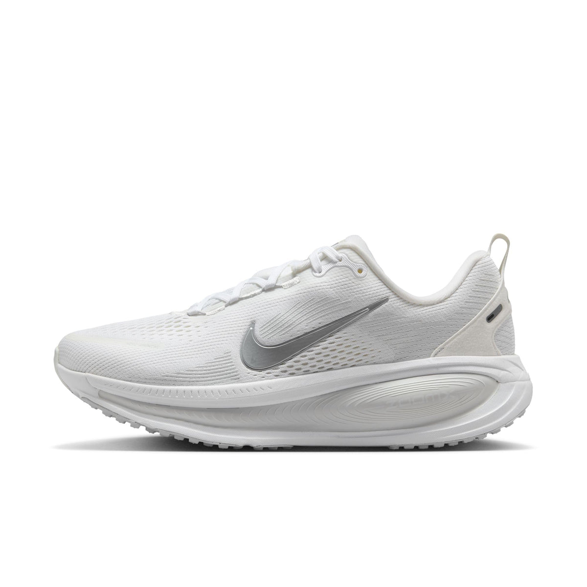 Nike Women's Vomero 18 White/Metallic Silver/Photon Dust