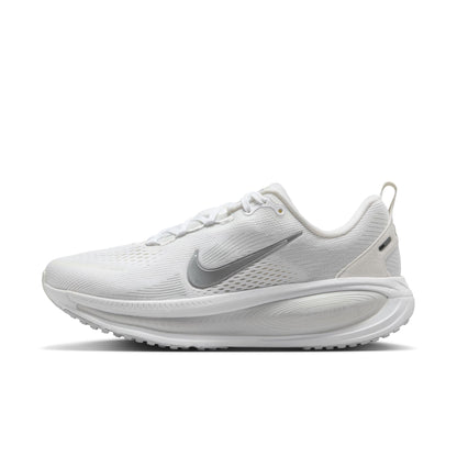 Nike Women's Vomero 18 White/Metallic Silver/Photon Dust