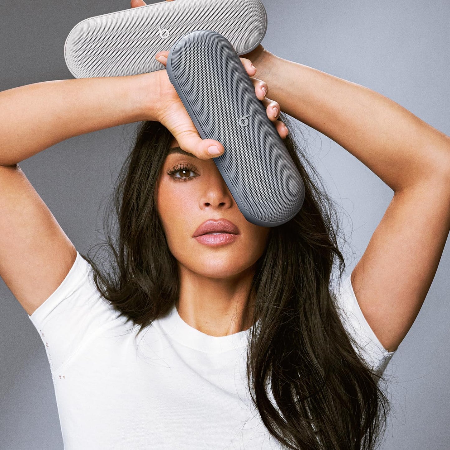 Beats Pill x Kim Kardashian Altavoz Inalámbrico con Bluetooth (Gris Oscuro)