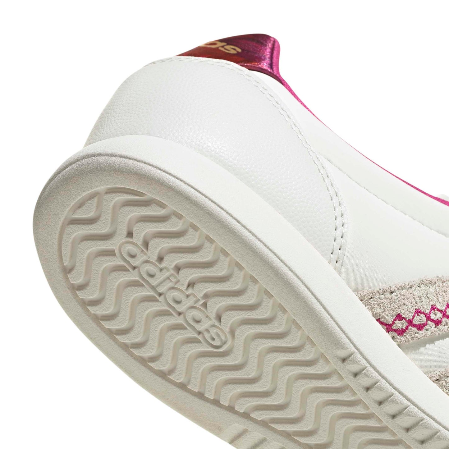 adidas Women's Barreda Low, Off White/Off White/Bahia Magenta