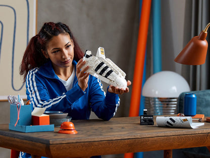 LEGO Kit de Construcción Zapatilla Adidas Originals Superstar 10282 (731 Piezas)