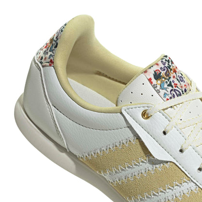 adidas Women's Barreda Low, White/Powder Yellow